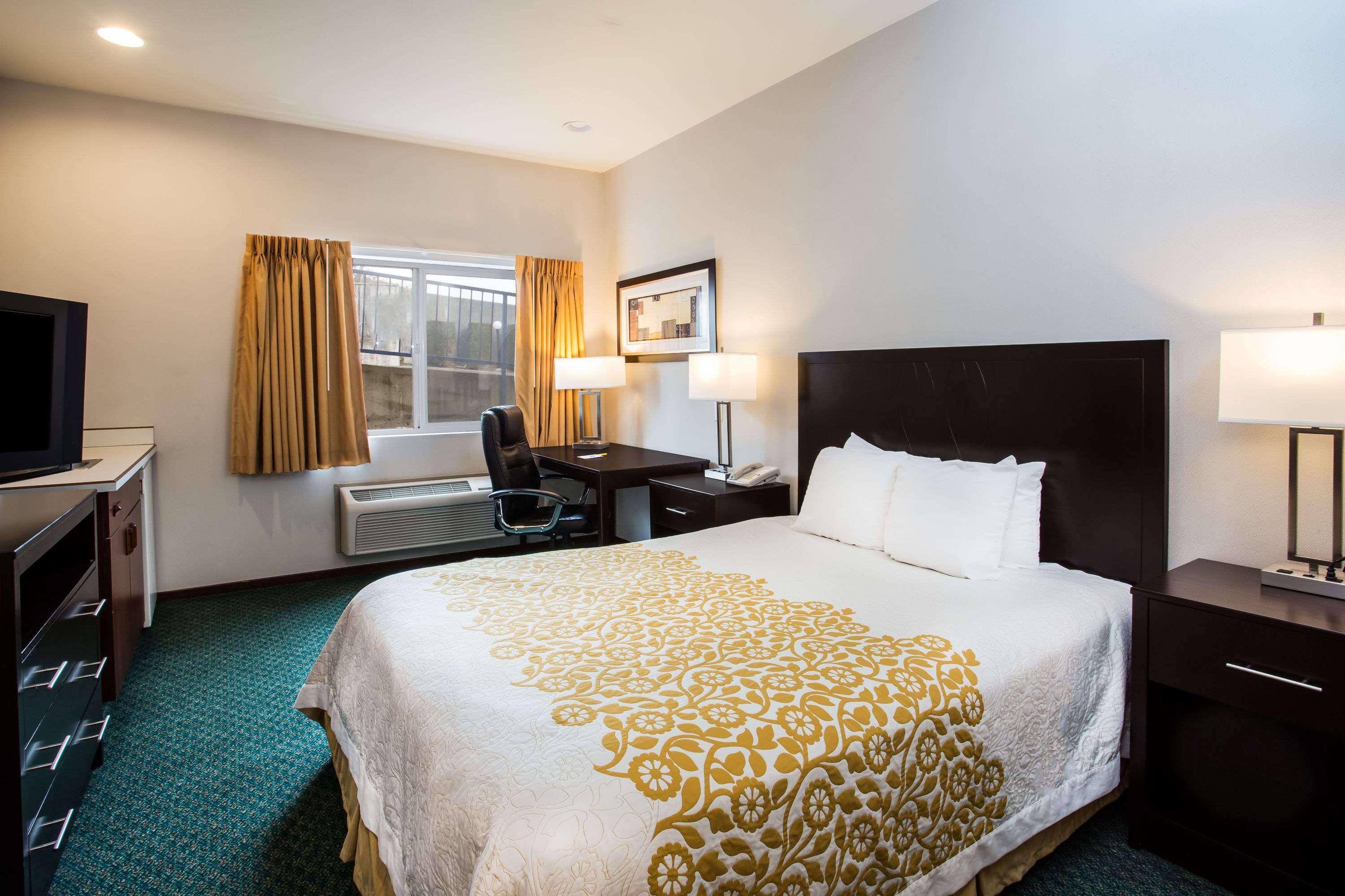 Days Inn By Wyndham Seattle Aurora Shoreline Ngoại thất bức ảnh