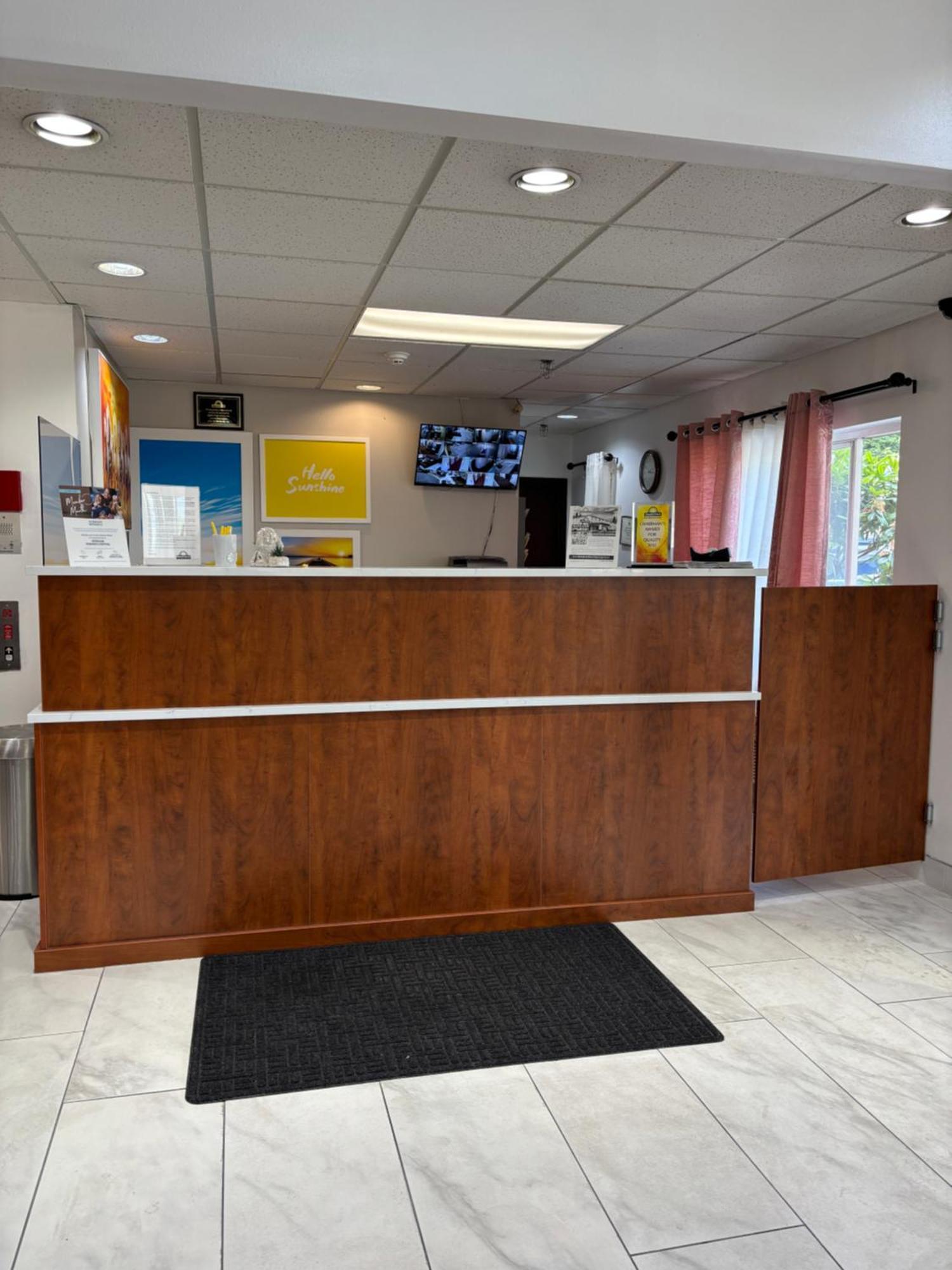 Days Inn By Wyndham Seattle Aurora Shoreline Ngoại thất bức ảnh